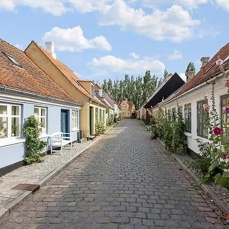Ae330-aeroskobing-ostergade-8 * Ærøskøbing